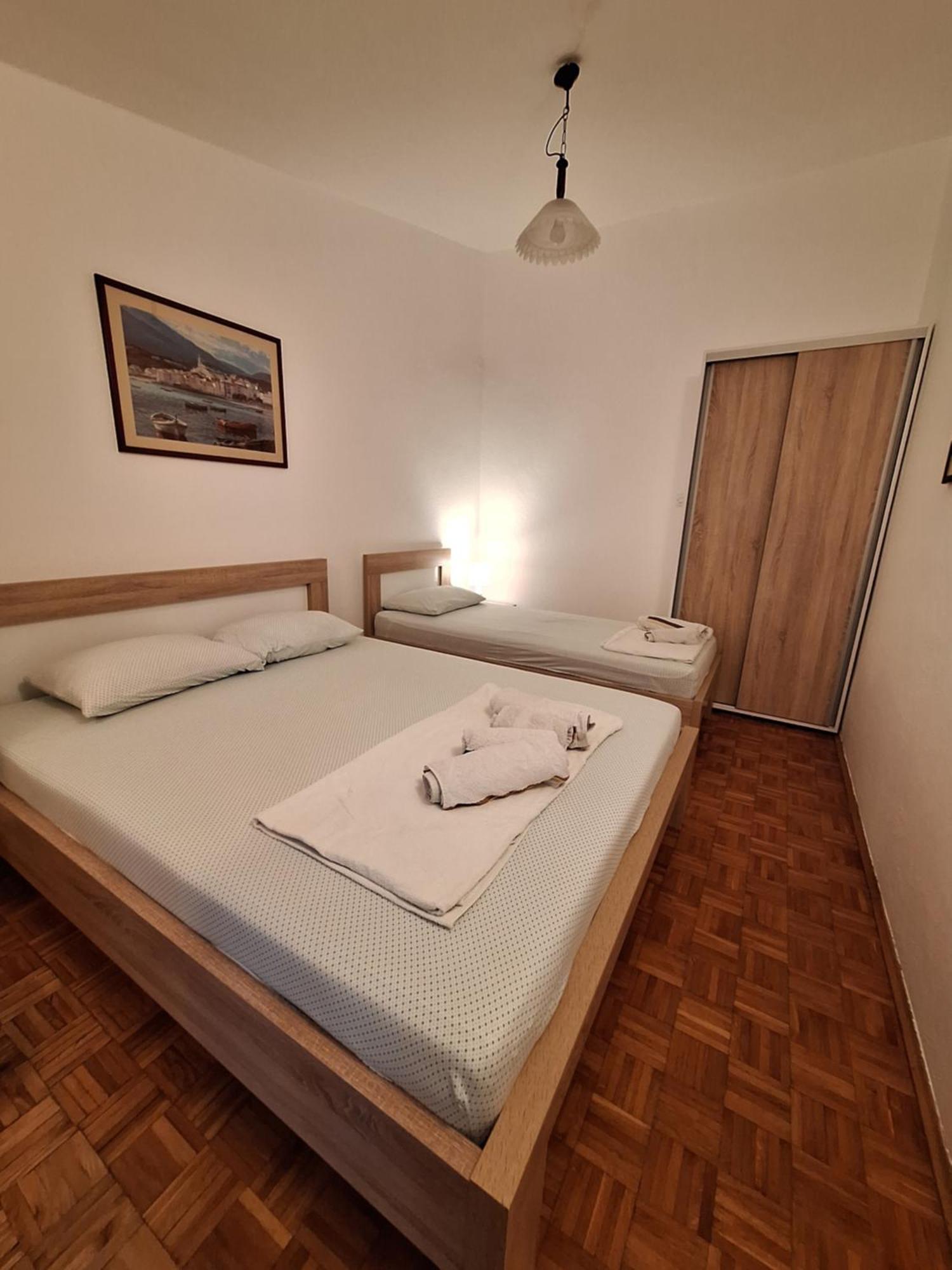 Apartments Kuc バール エクステリア 写真