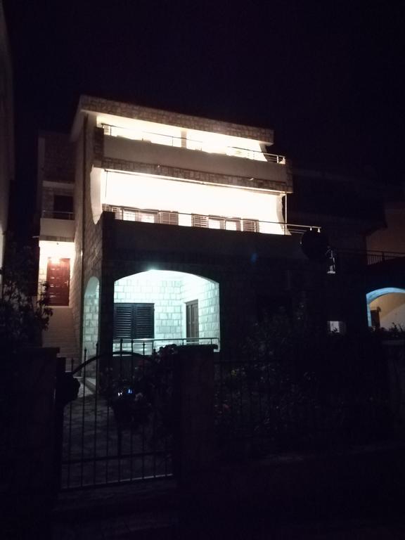 Apartments Kuc バール エクステリア 写真