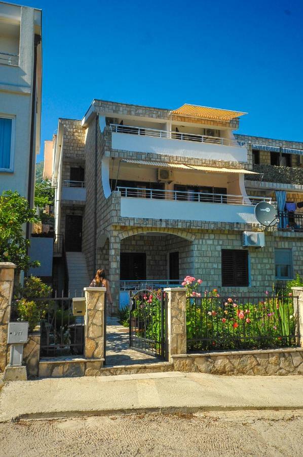 Apartments Kuc バール エクステリア 写真