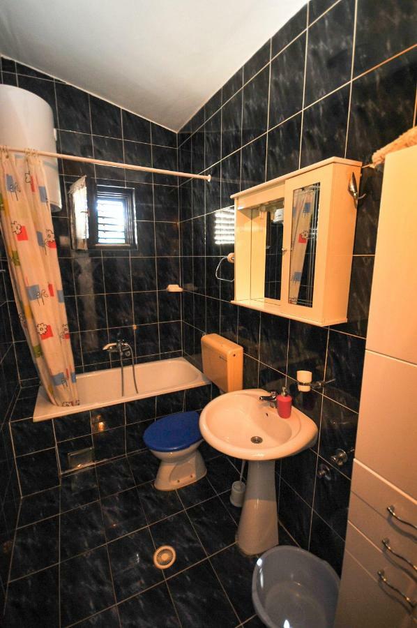 Apartments Kuc バール エクステリア 写真