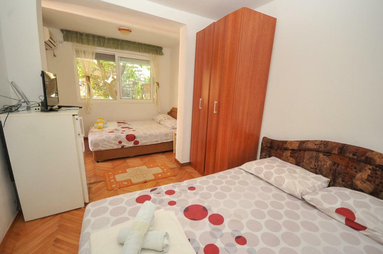 Apartments Kuc バール エクステリア 写真