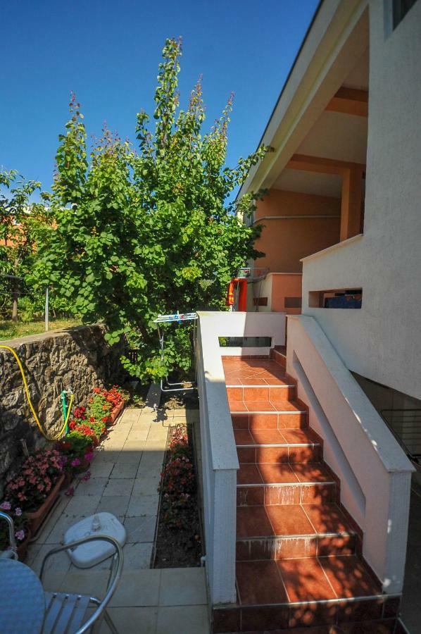 Apartments Kuc バール エクステリア 写真